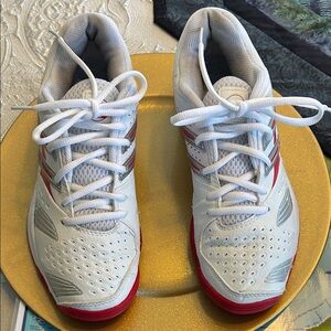 Babolat White and Red Women’s Athletic Shoes size 8.5 in Excellent Condition!